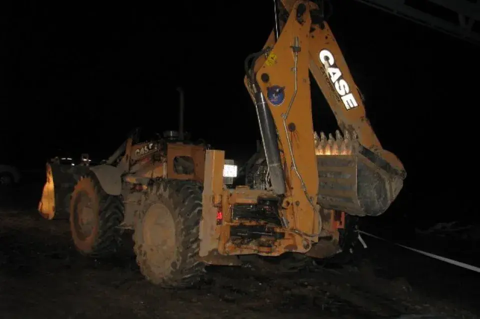 Ля Пухавічаў пагрузчык сутыкнуўся з юнібусам: кіроўца ў реанімацыі