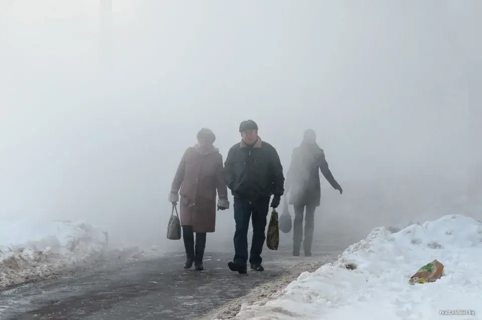 Партызанскі праспект у Мінску зацягнула парай з-пад зямлі (фота, відэа)