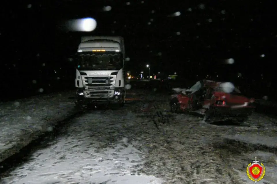 У Барысаве Ford трапіў пад фуру, загінуў кіроўца