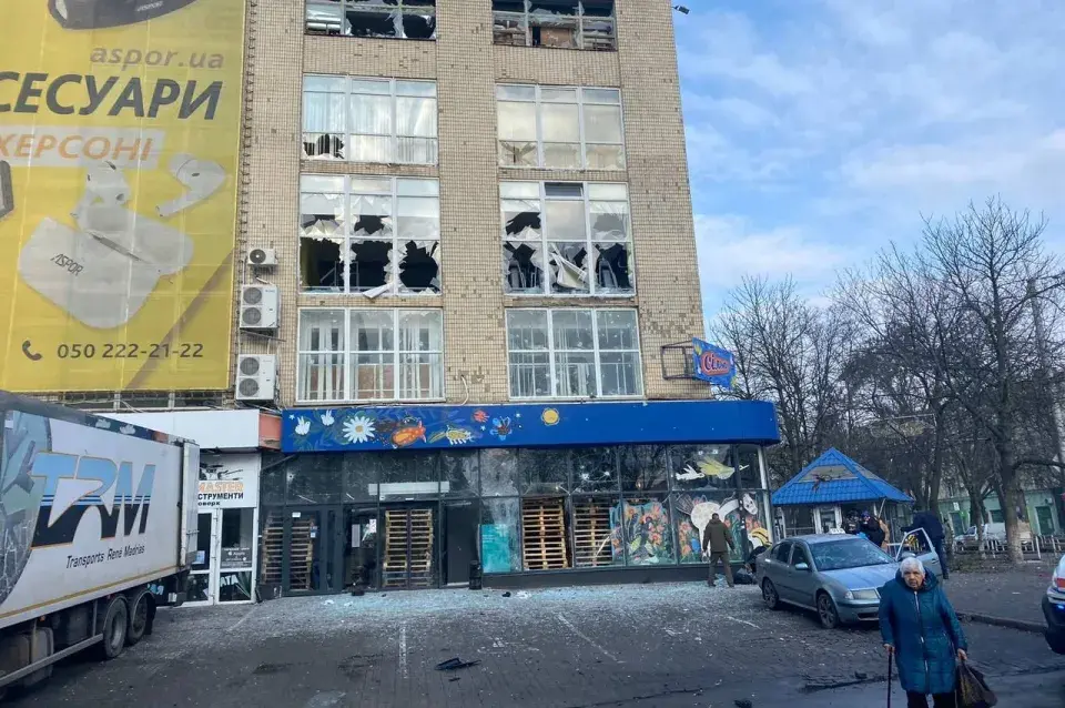 Россияне обстреляли Херсон: ранены 35 человек, есть погибшие