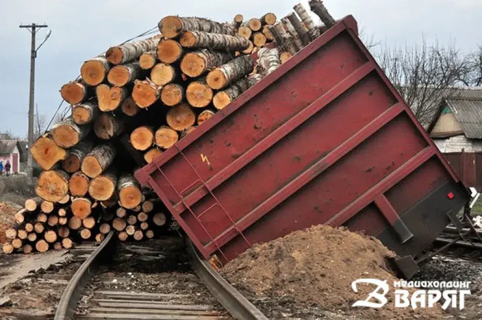  Таварны цягнік сышоў з рэек у Пінску (фота)