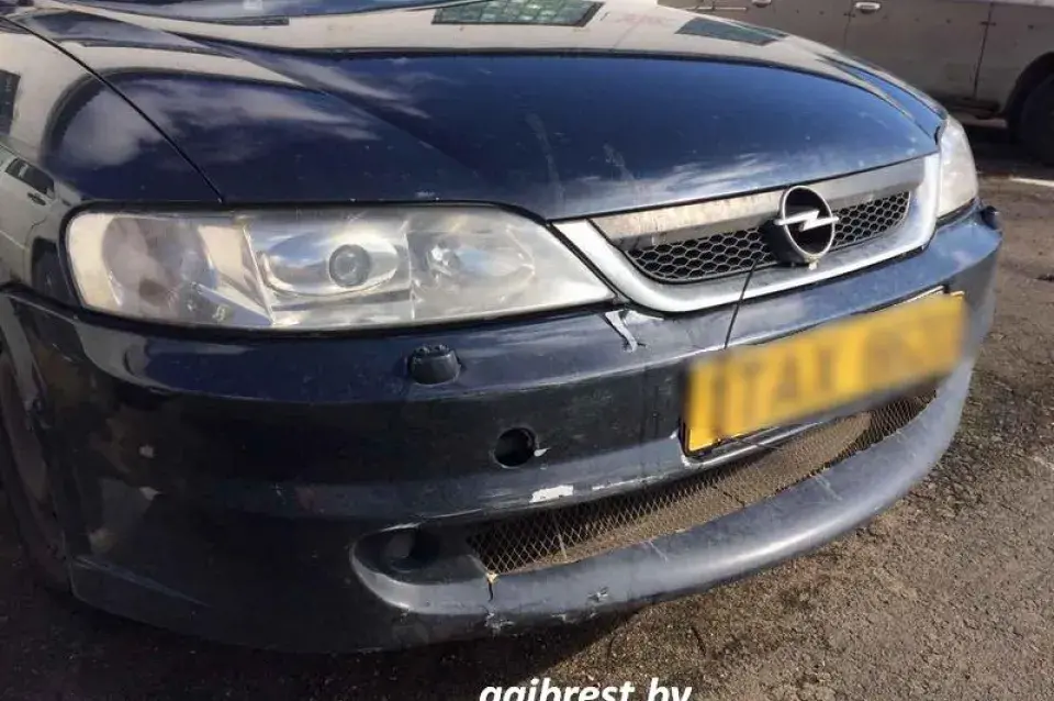 У Брэсце п’яная пасажырка скрала аўтамабіль таксі (фота)