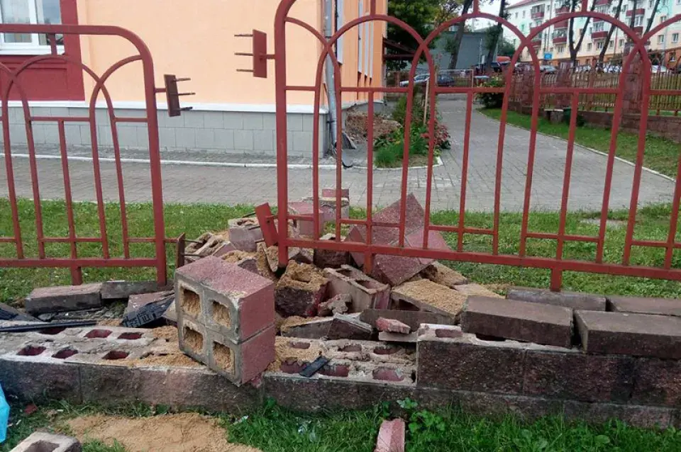 У Мінску на прыпынку БМВ збіў мужчыну (фота)