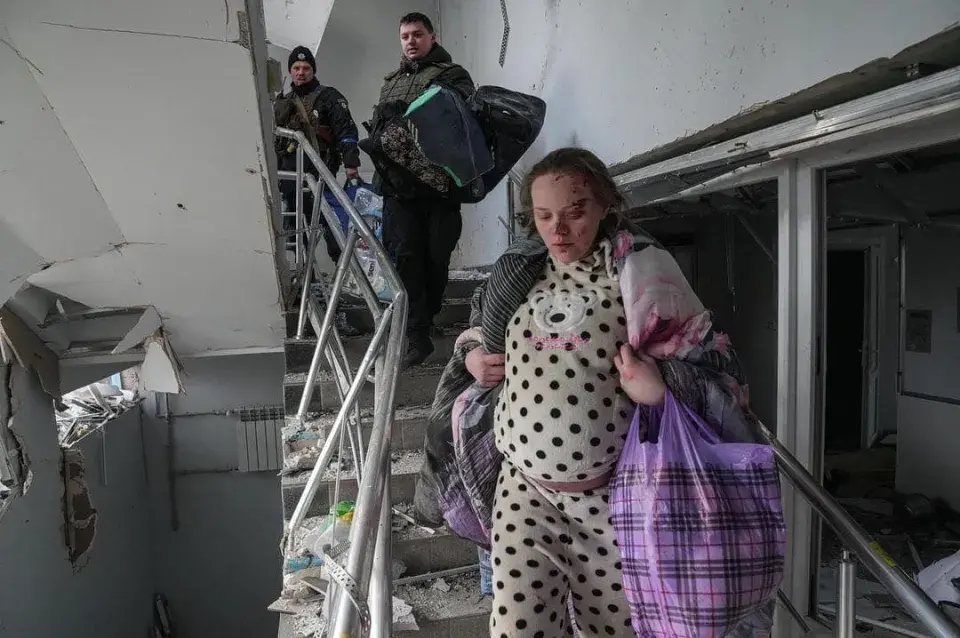 З'явіліся фота Марыупаля, які сёння перажыў расійскі авіяўдар