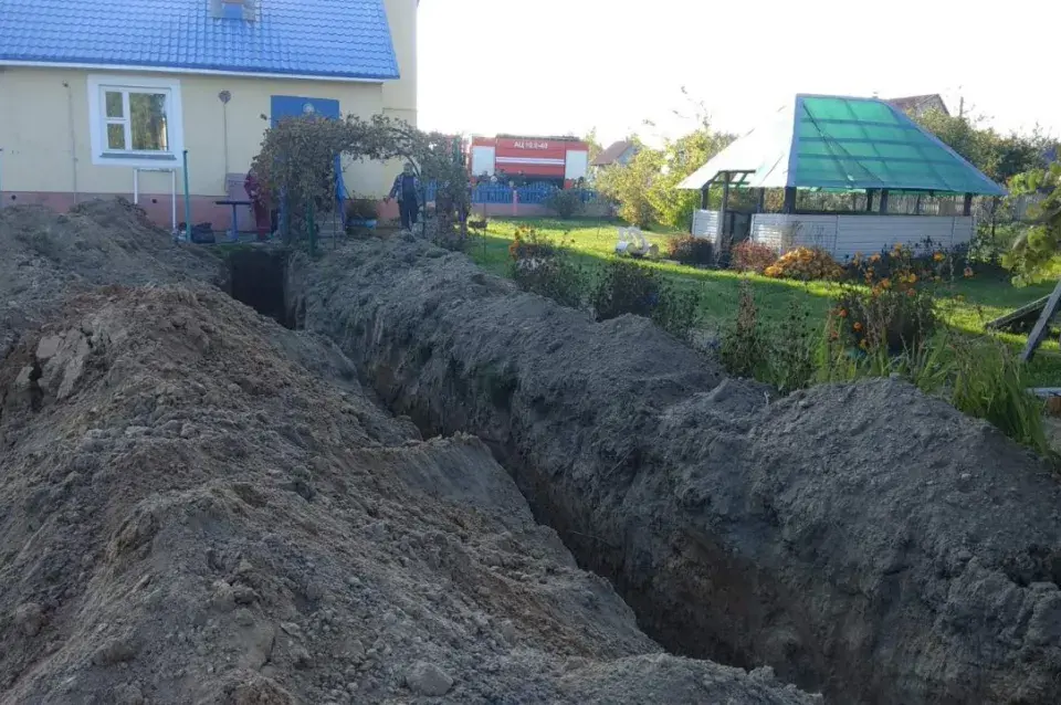 Пад Салігорскам засыпала зямлёй мужчыну, які капаў траншэю (фота)
