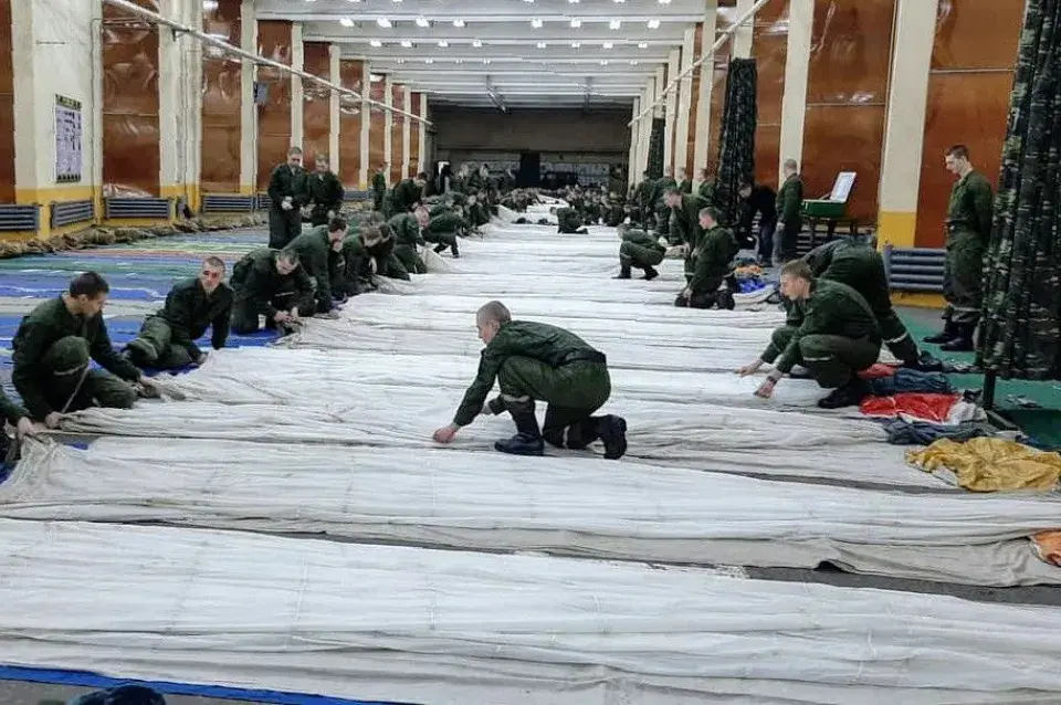 Як дэсантнікі-навабранцы рыхтуюцца да першага скачка