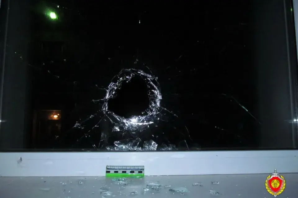 У Слуцку п'яны малады чалавек запусціў цаглінай у акно пракуратуры