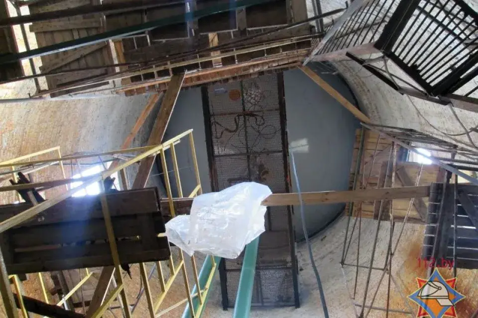 У Пружанскім раёне МНС даставала рабочых з воданапорнай вежы