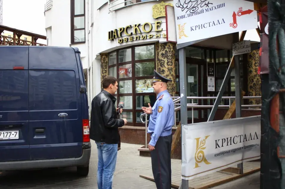 У цэнтры Мінска абрабавалі ювелірную краму (фота, відэа)