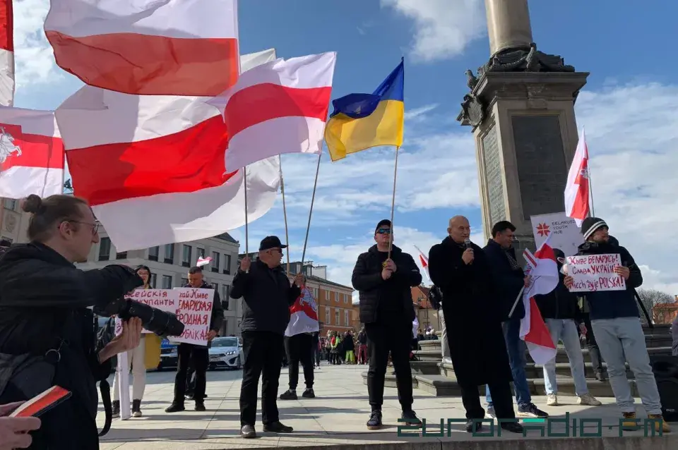 Як святкавалі Дзень Волі ў Варшаве — шмат фота
