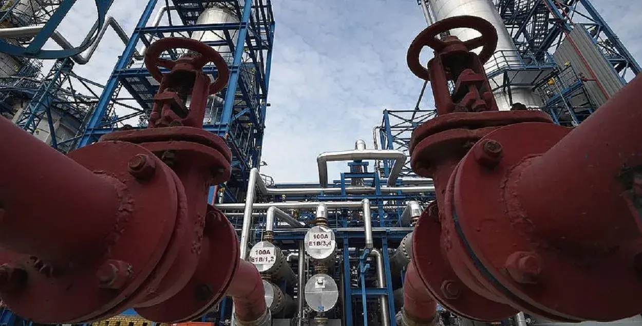 На нефтеперерабатывающем заводе / Иллюстративное фото kommersant.ru