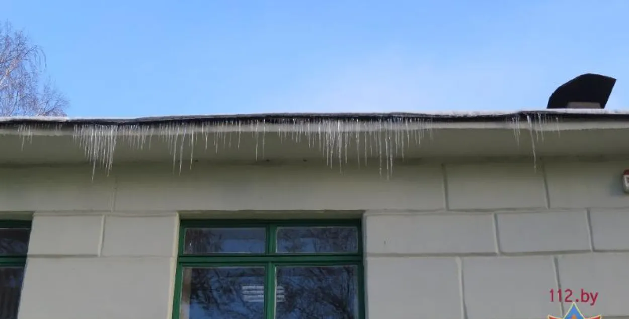 У Мінску на школьніка зваліўся лядзяш, хлопцу аказвалі меддапамогу