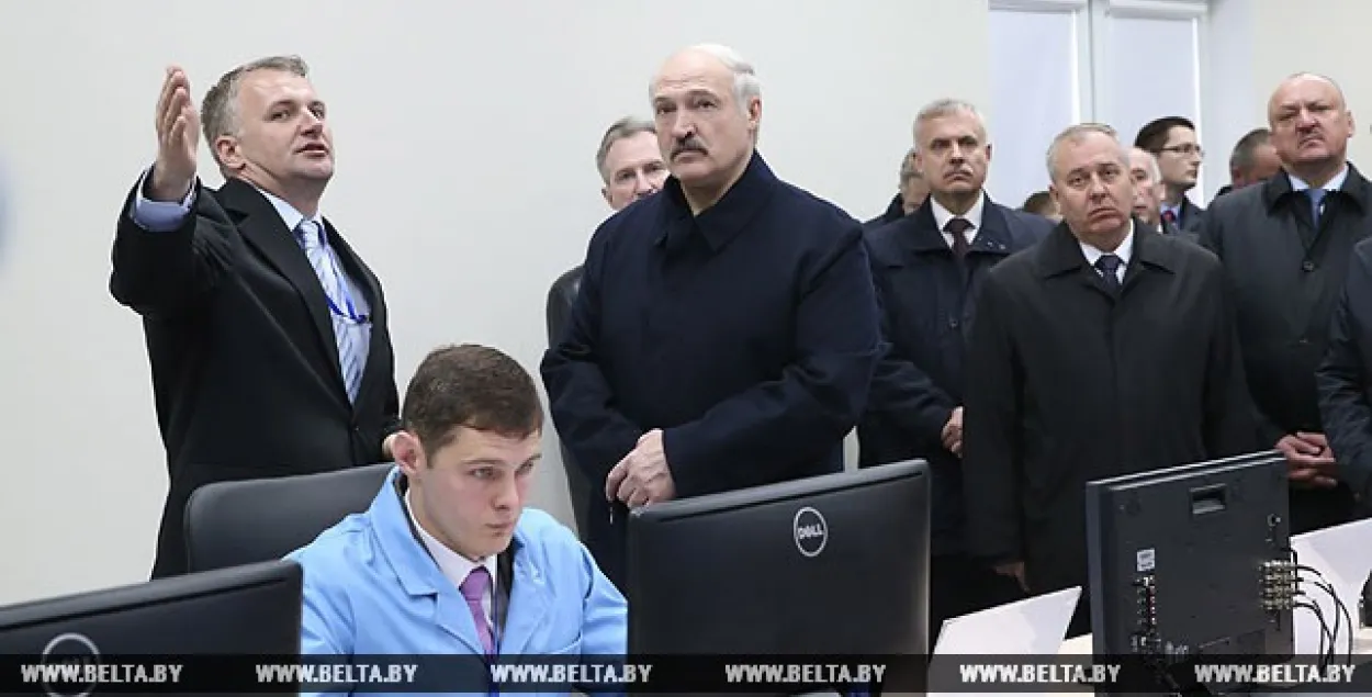 Лукашэнка: Каб развівалася нацыя, трэба працаваць на зямлі і думаць пра космас