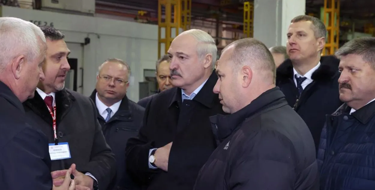 Александр Лукашенко и сопровождающие его лица были без защитных масок / БЕЛТА