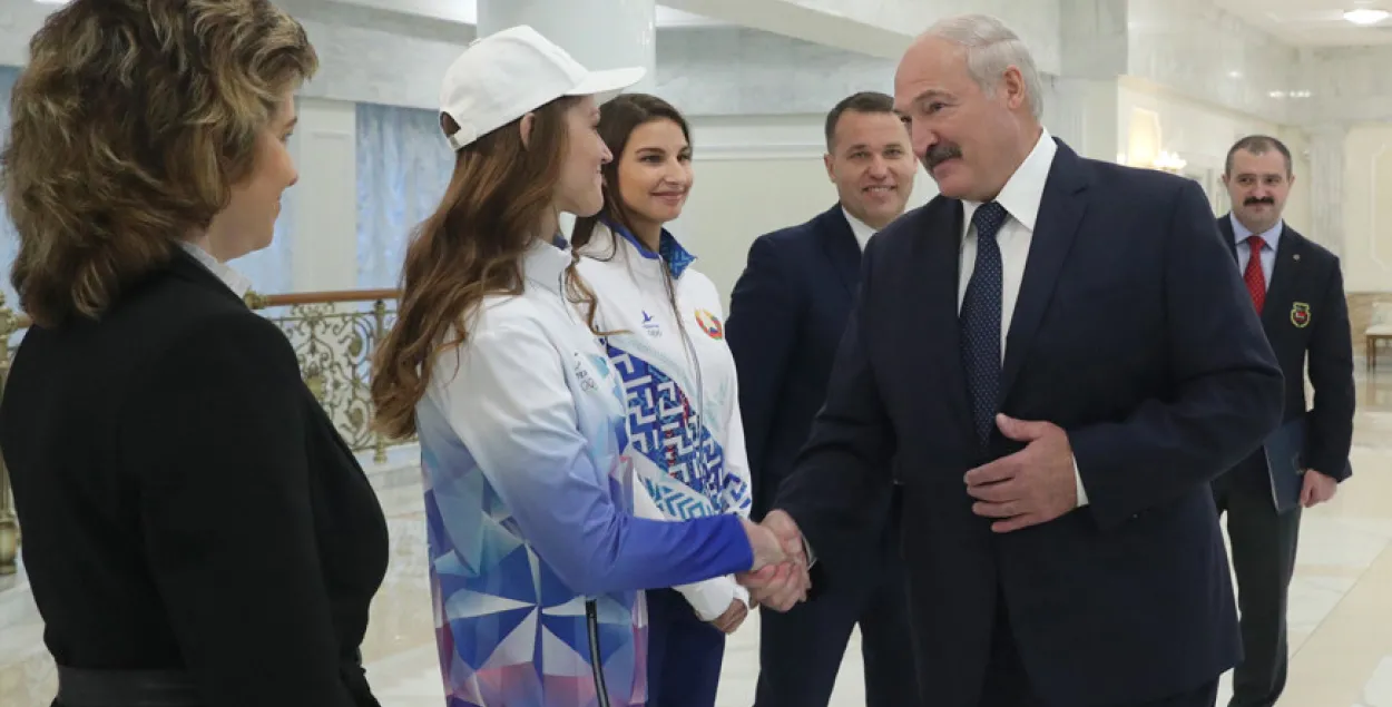 Лукашенко приветствует Герасименю / БЕЛТА