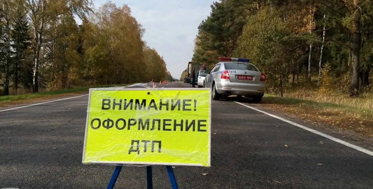 У Хоцімскім раёне скутэрыст трапіў пад грузавік і загінуў