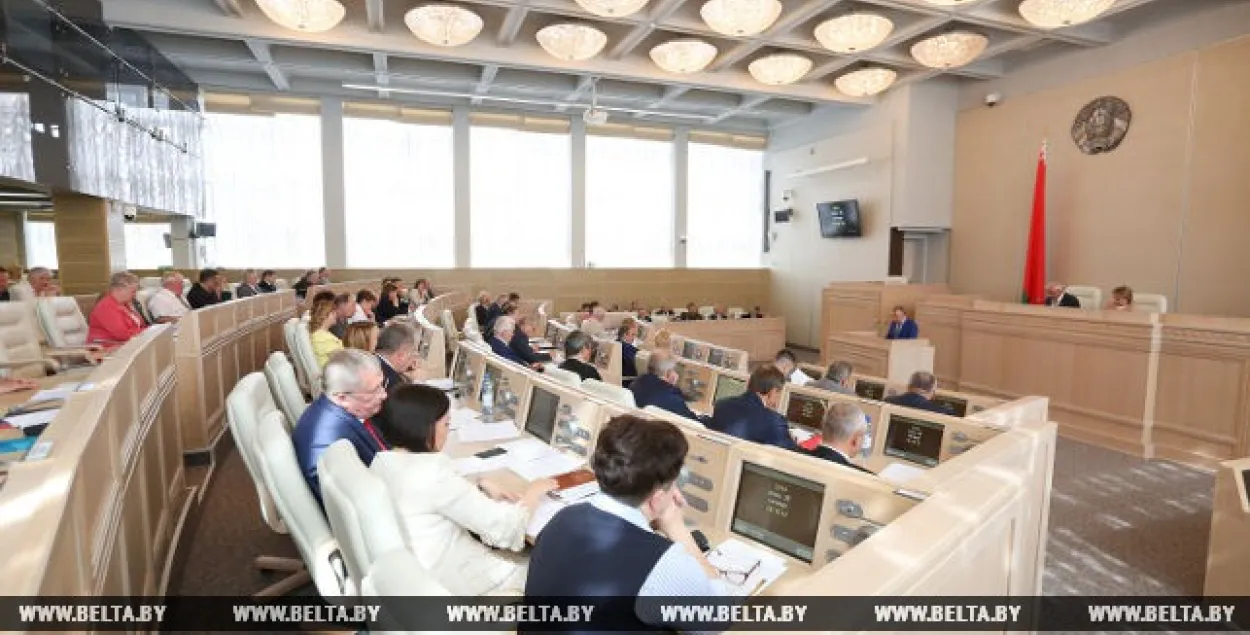 Сенатары ўхвалілі змены ў закон аб СМІ