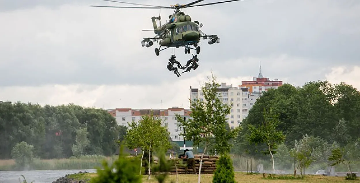У Брэсце высадзіўся расійскі тактычны дэсант (фота)