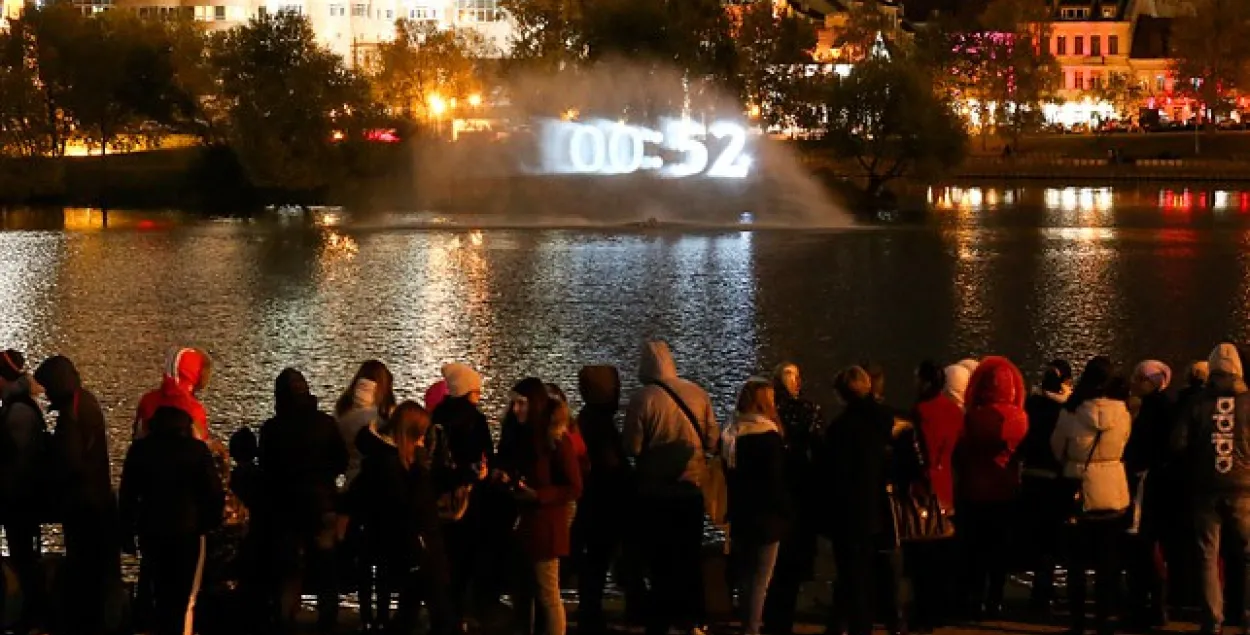 Светлавое шоу і феерверкі на вадзе ў цэнтры Мінска (фота, відэа)