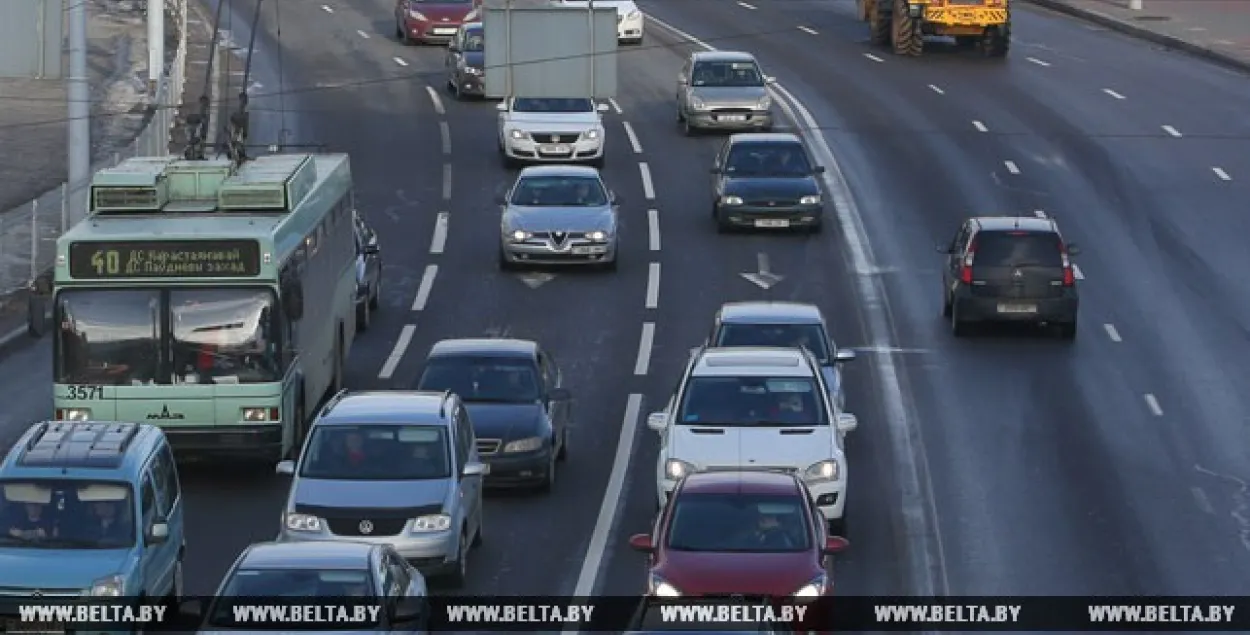 У Беларусі з 2019-га транспартны падатак адвяжуць ад тэхагляду