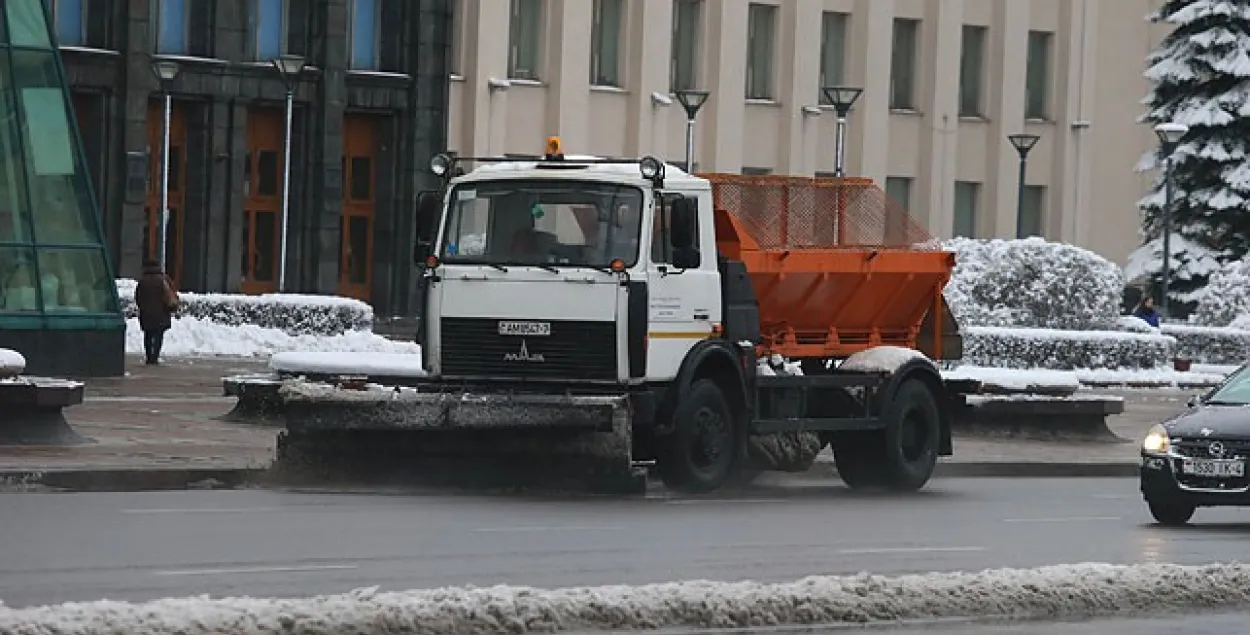 Ледзяны дождж выклікаў транспартны калапс у шэрагу рэгіёнаў