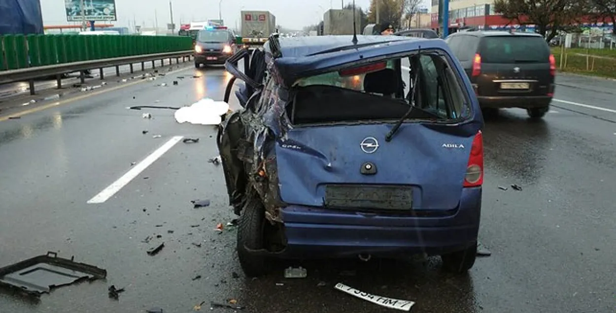 На МКАД п’яны кіроўца фуры збіў удзельнікаў ДТЗ, адзін чалавек загінуў