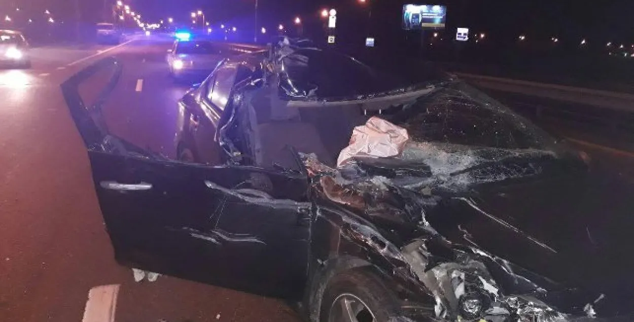 На МКАД кіроўца аўтамабіля заснуў падчас руху, Honda сутыкнулася з грузавіком