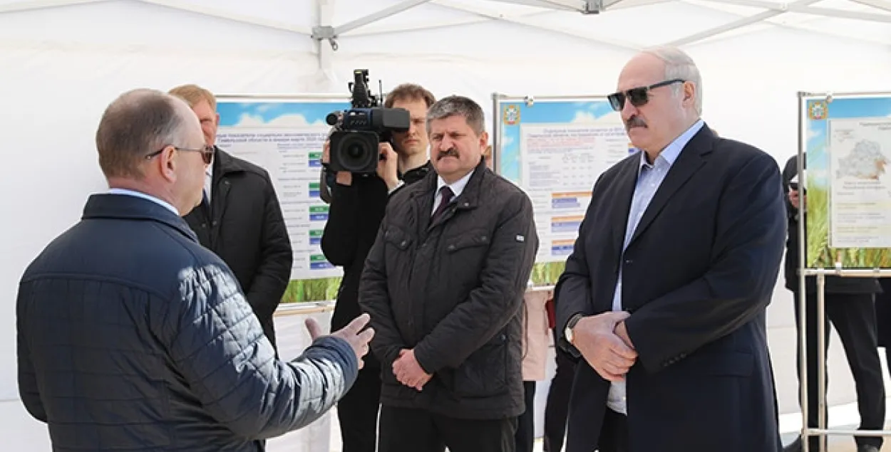 Александр Лукашенко в Наровлянском районе / president.gov.by