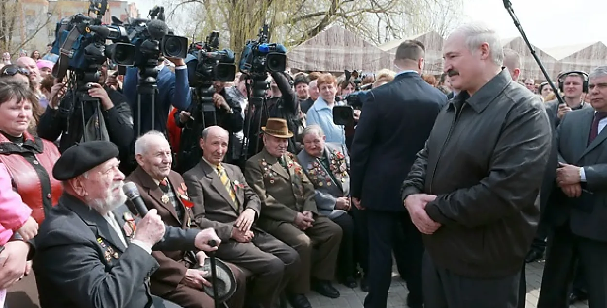 Ветераны и Лукашенко / Из архива БЕЛТА
