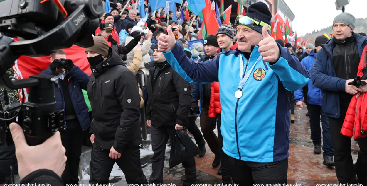 “Костюм не мой, купил Тетерин”: Лукашенко рассказал про лыжную экипировку