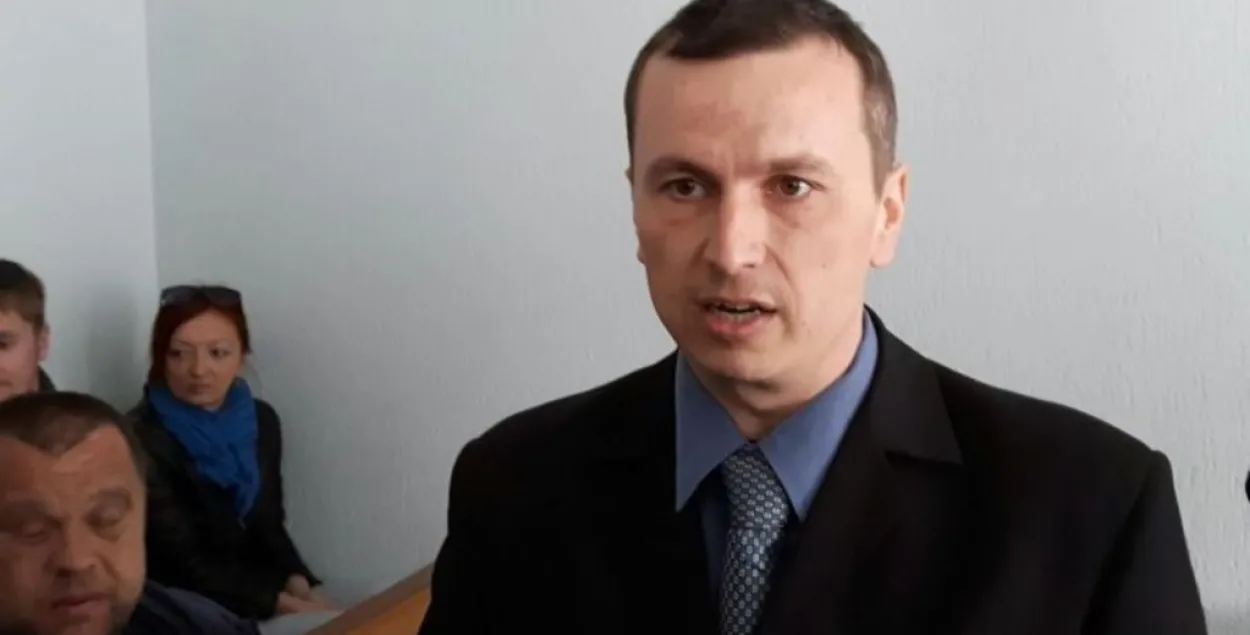 Блогера Філіповіча пасля 14 сутак арышту прывезлі ў суд і далі яшчэ 15 сутак
