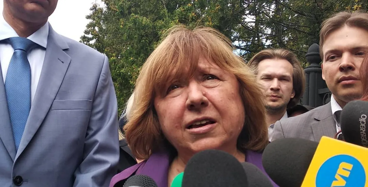 Святлана Алексіевіч: гэта вонкавае маўчанне беларусаў, маўчанне перад выбухам