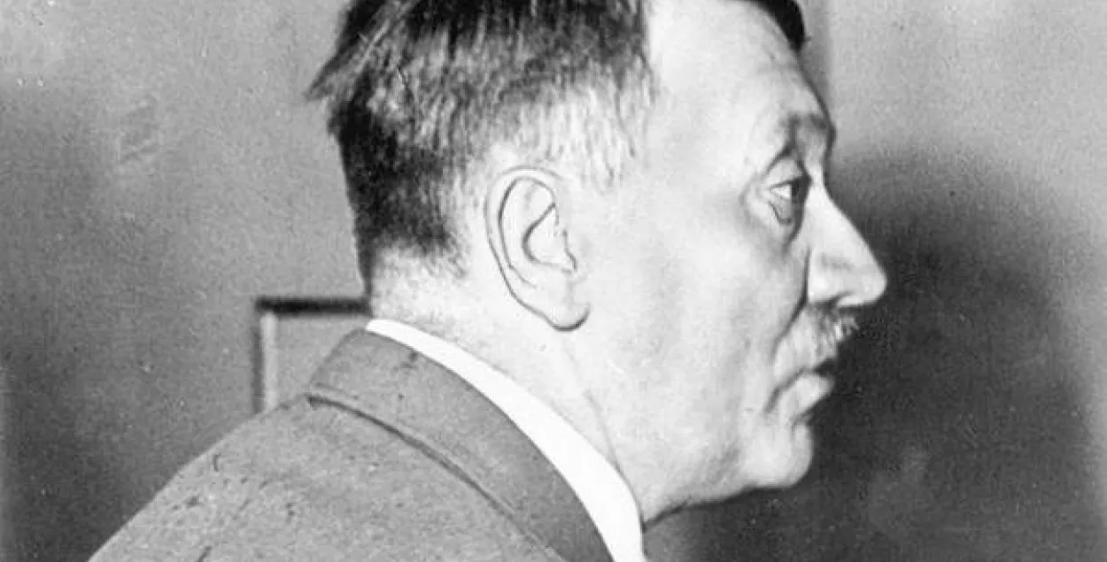 Адольф Гитлер.