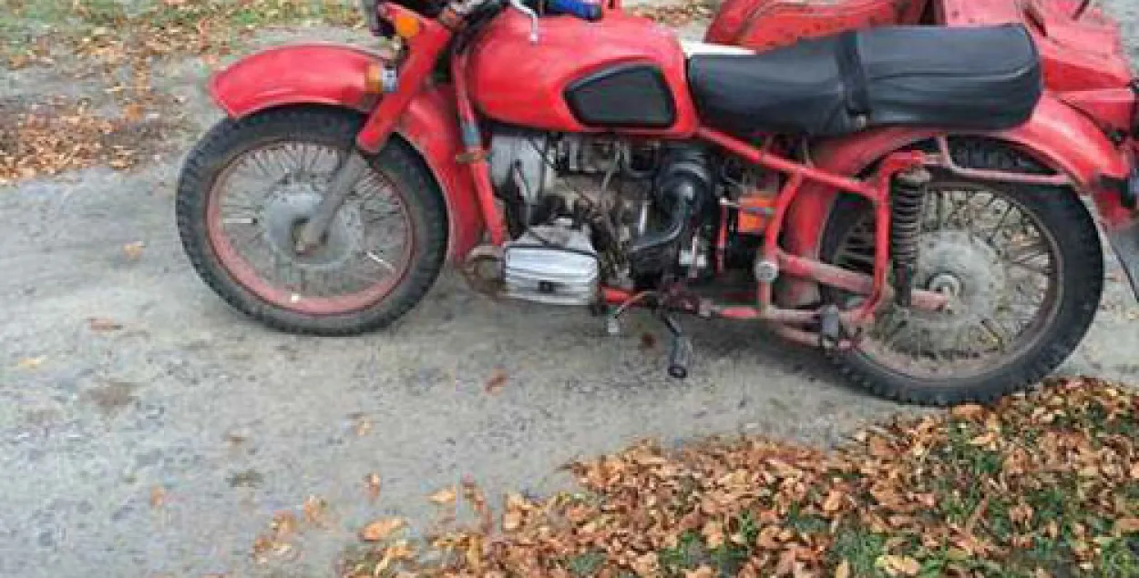 П'яная матацыклістка спрабавала пакусаць інспектара ДАІ