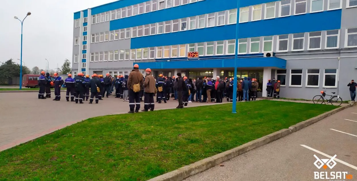 Рабочие на "Гродно Азоте" утром 26 октября / @belsat​