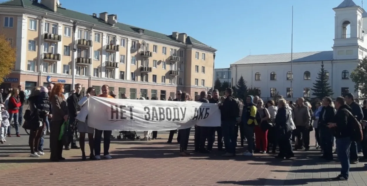 Одна из встреч против строительства завода. Источник: https://www.b-g.by