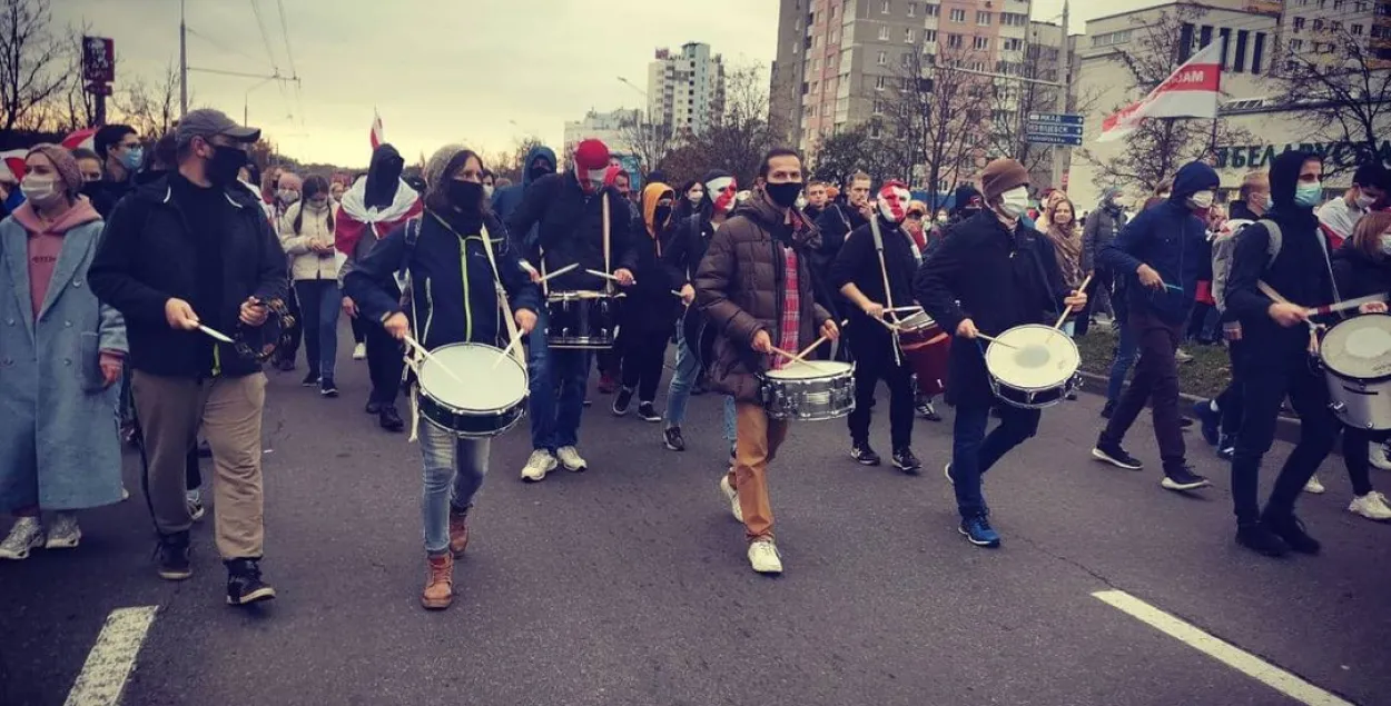 "Требуем разойтись" на адным з нядзельных маршаў / сацыяльныя сеткі