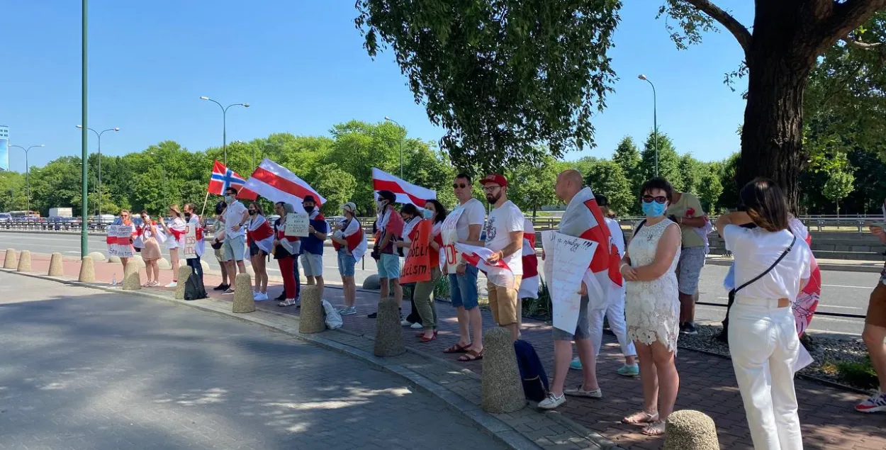 У Варшаве беларусы пікетавалі амбасаду Нарвегіі