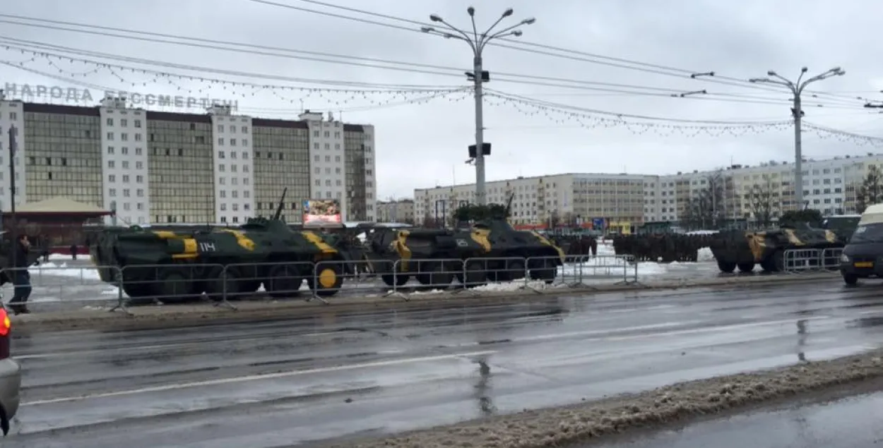 Фотафакт: БТРы на вуліцах Віцебска