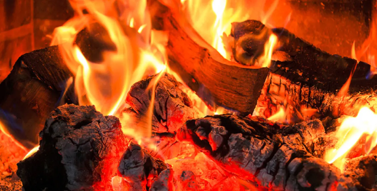 У Гродне брытанец спрабаваў распаліць камін і атрымаў апёкі. Фота