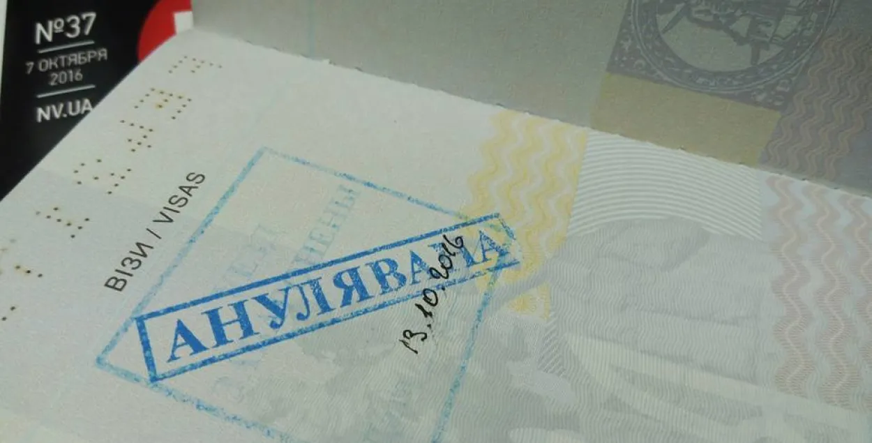 Высаджвалі з самалёта, паставілі штамп аб дэпартацыі, потым пусцілі ў Беларусь 