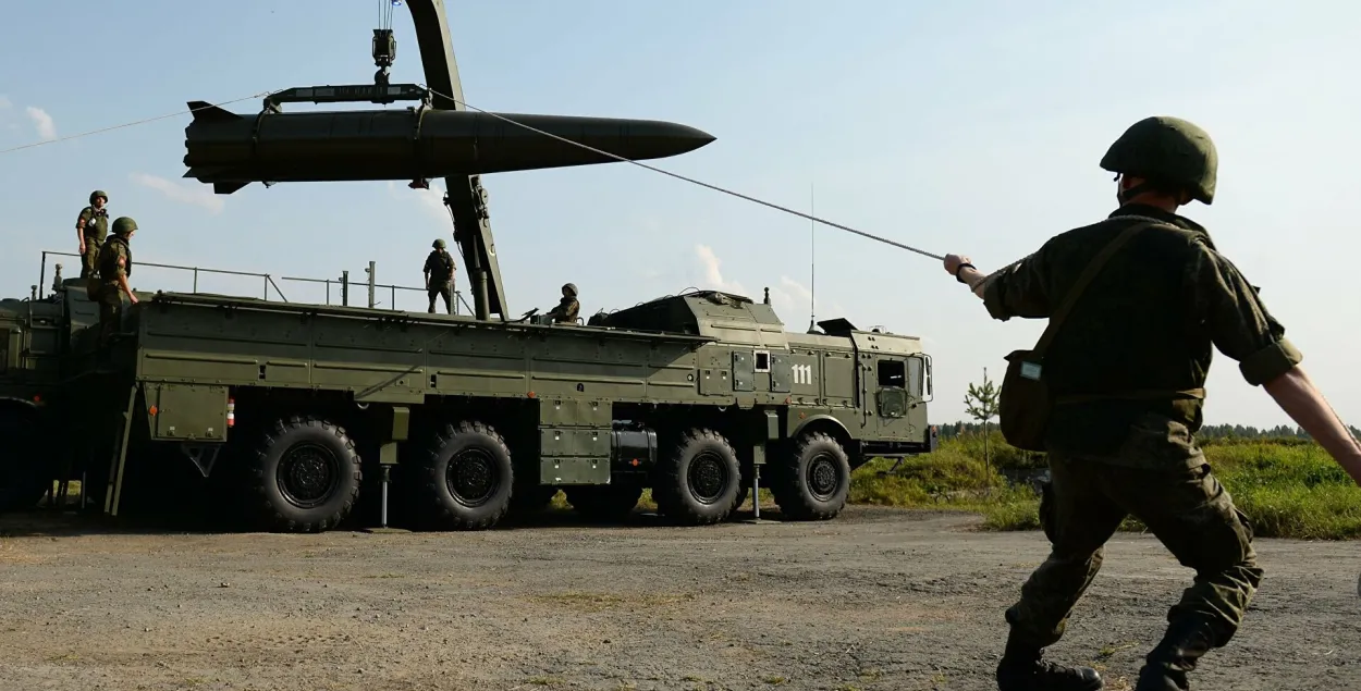 Россия поставит в Беларусь "самые современные образцы военной техники"