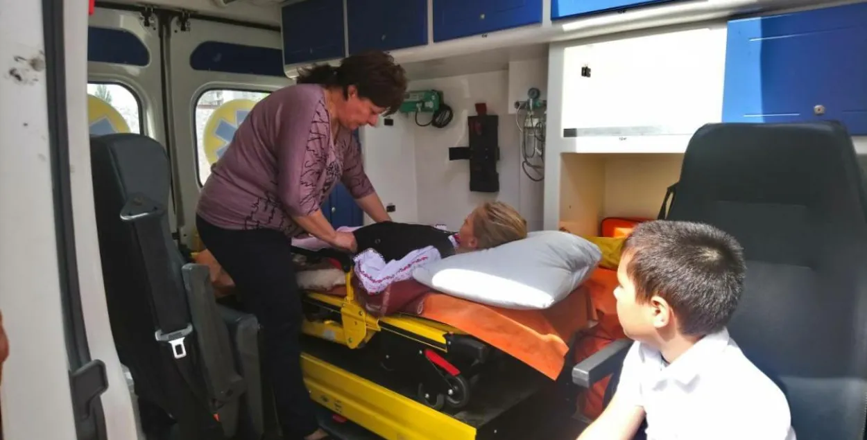 Ва Украіне падчас лінейкі страцілі прытомнасць дзясяткі школьнікаў