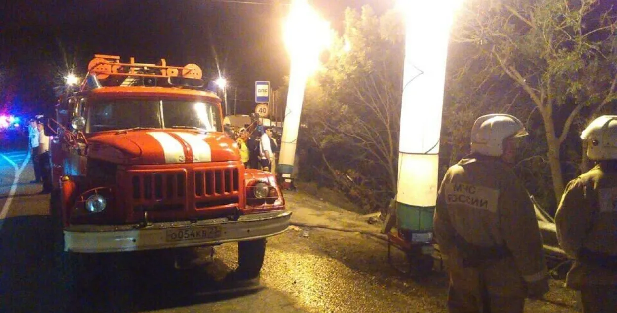 У Расіі ў жахлівай аварыі загінулі 3 чалавекі, 44 шпіталізавалі