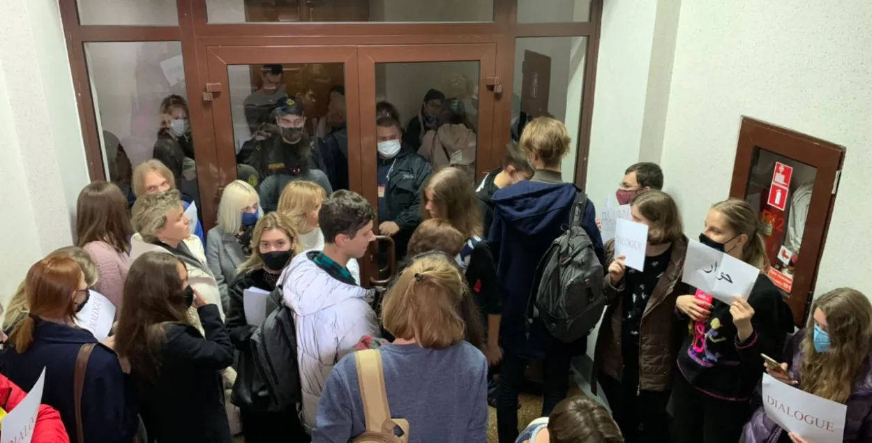 Акция в Лингвистическом университете / Еврорадио