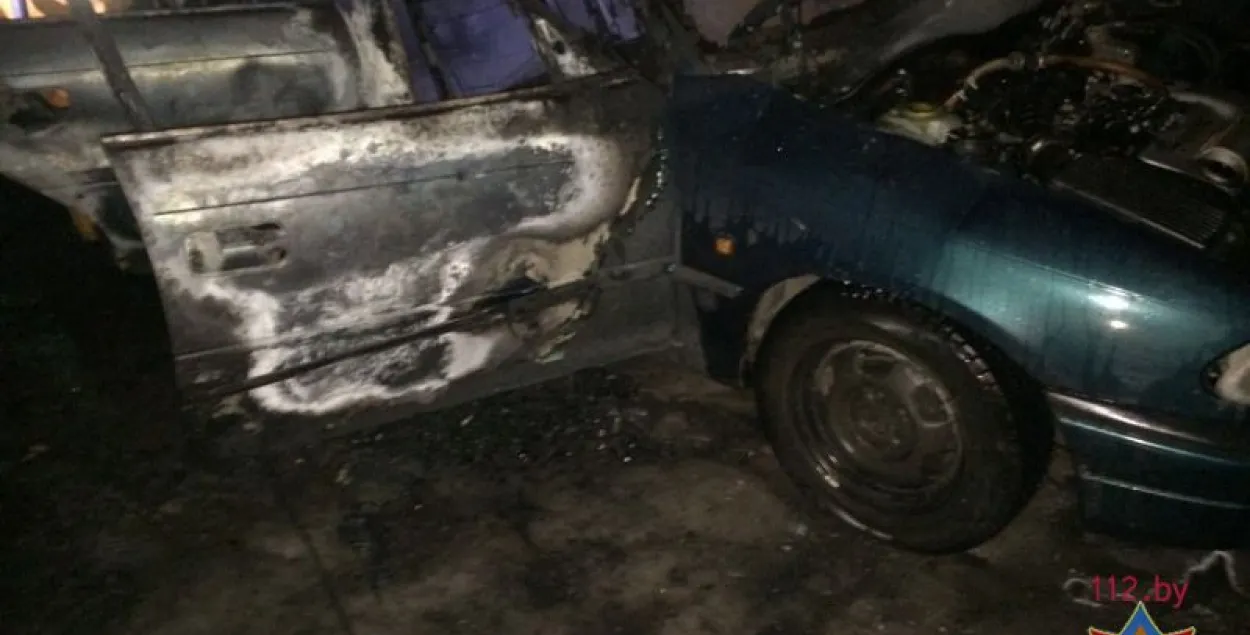 У Мінску ўначы недалёка ад чыгуначнага вакзала падпалілі аўтамабіль (фота)