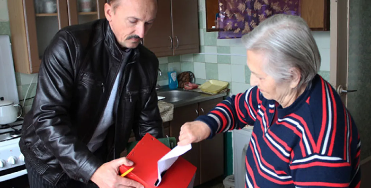 Галасаванне на даму: Ехаць на ўчастак за свае грошы?! Хай лепш да мяне прыедуць!