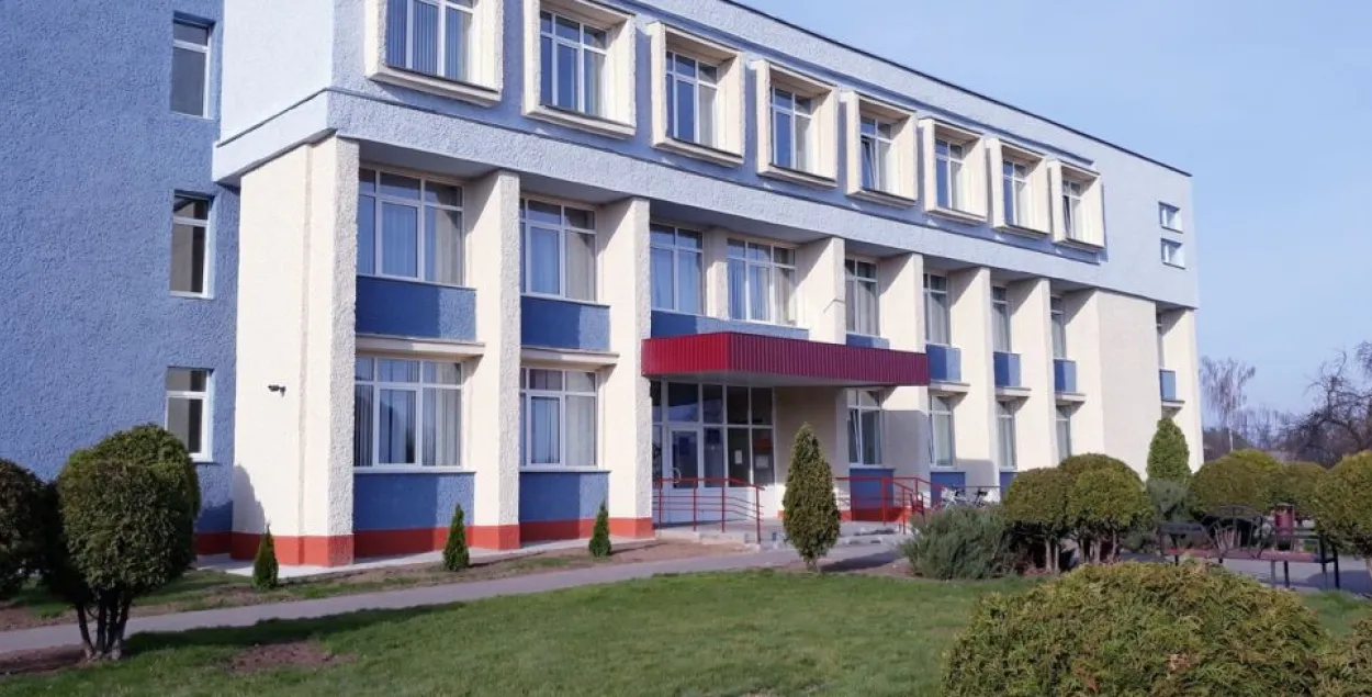 Врач “инфекционки” из Глуска: респиратор выдали один раз — больше месяца назад