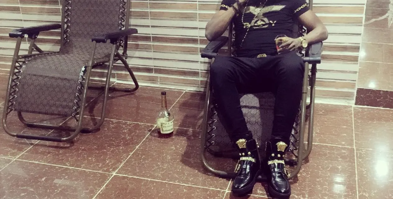 Фотафакт: футбаліст мінскага "Дынама" зняўся ў майцы з арлом і свастыкай