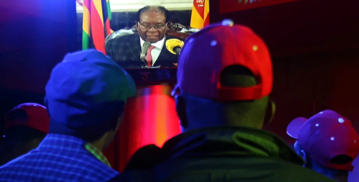 Прэзідэнт Зімбабвэ Роберт Мугабэ адмовіўся сыходзіць у адстаўку